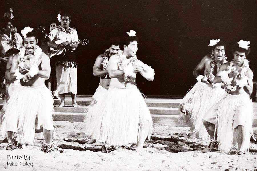 Tongan section dancers, PCC night show 1970s: That's Efalame Wolfgramm on the left and Suliasi Vea on the right (with Star Lotulelei behind him).