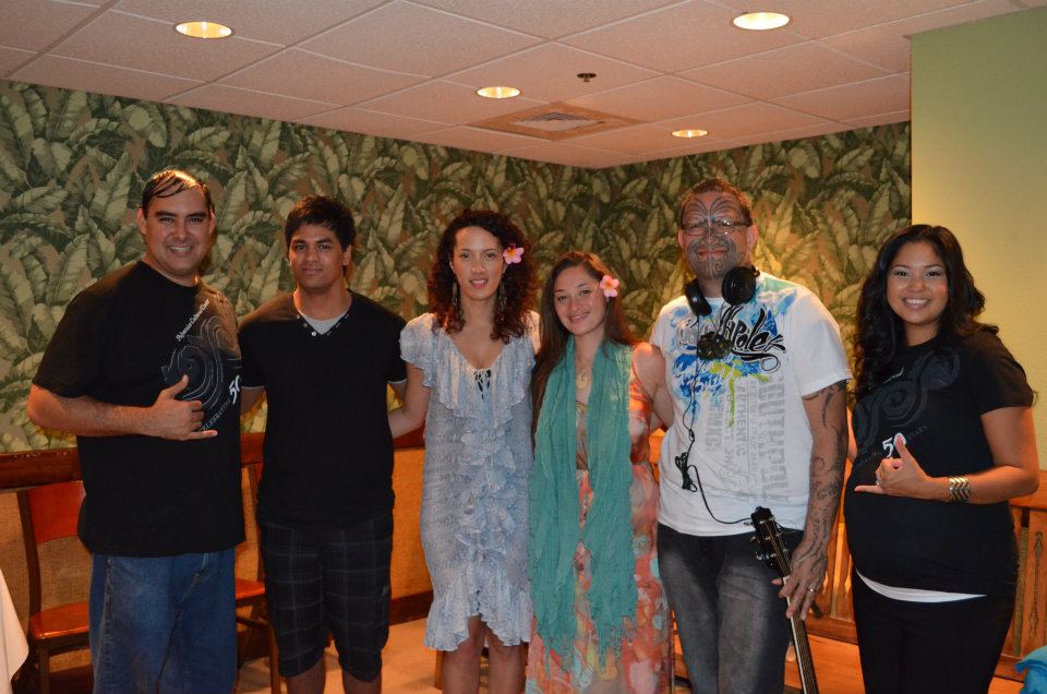 302441_416960135016228_1140203755_n